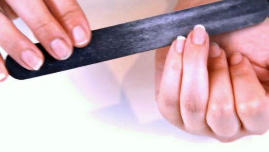 Необрезной маникюр - безопасная процедура по уходу за ногтями, которую можно сделать в домашних условиях