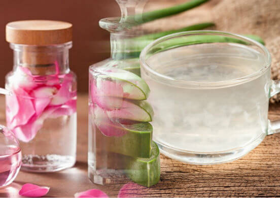 Розовая вода для лица - уникальная жидкость, способная вернуть коже молодость и сияние